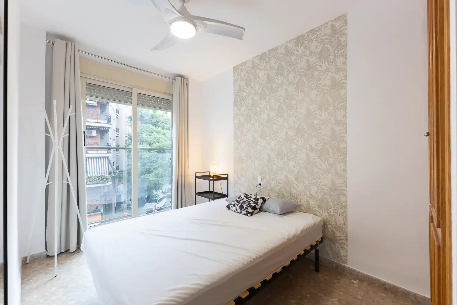 Schlafzimmer von Wohnung zur Miete in Valencia mit Klimaanlage, Heizung und Balkon