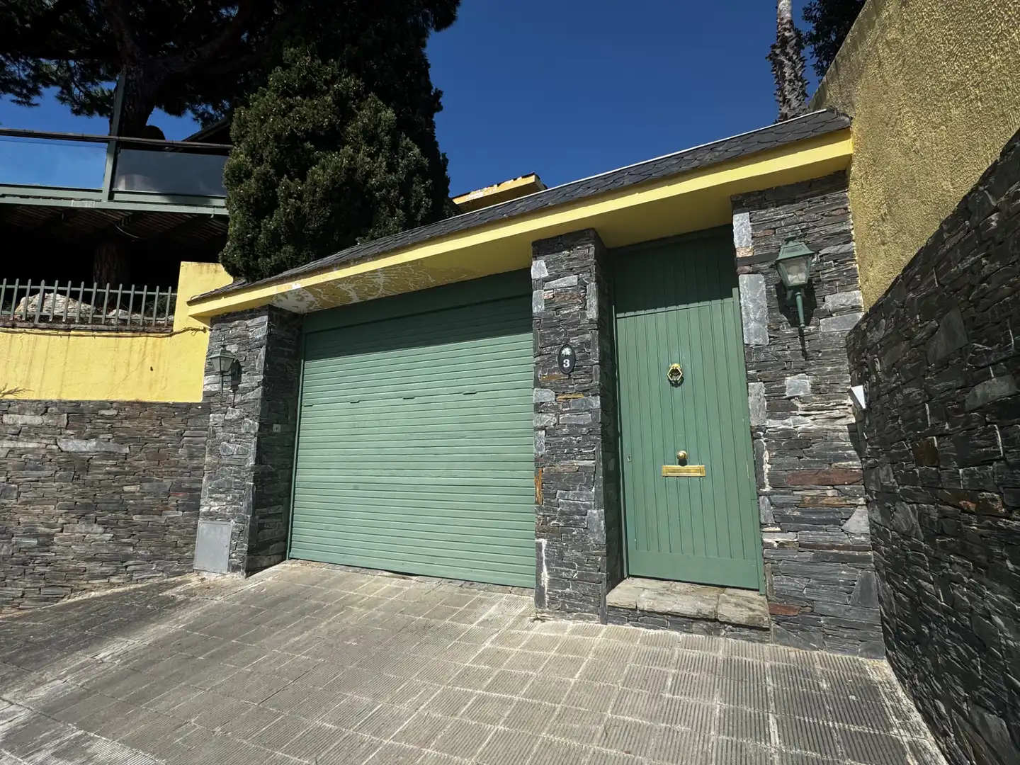 Vista exterior de Casa o chalet en venta en Badalona con Aire acondicionado, Calefacción y Jardín privado
