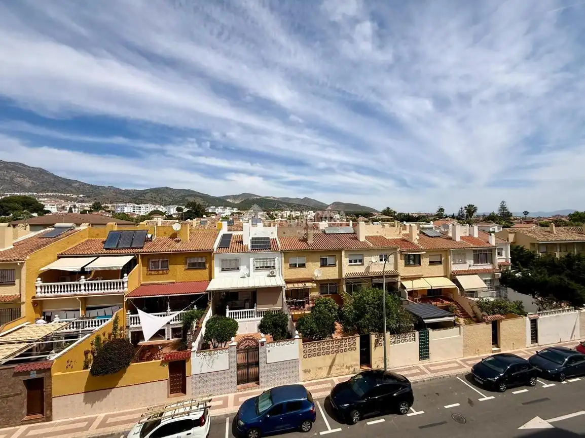 Vista exterior de Piso en venta en Benalmádena con Terraza y Piscina comunitaria