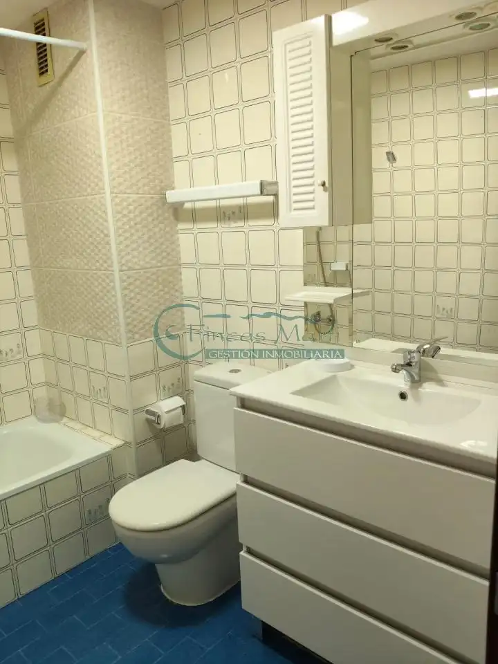 Bathroom of Flat for rent in Vigo   with Heating, Parquet flooring and Terrace