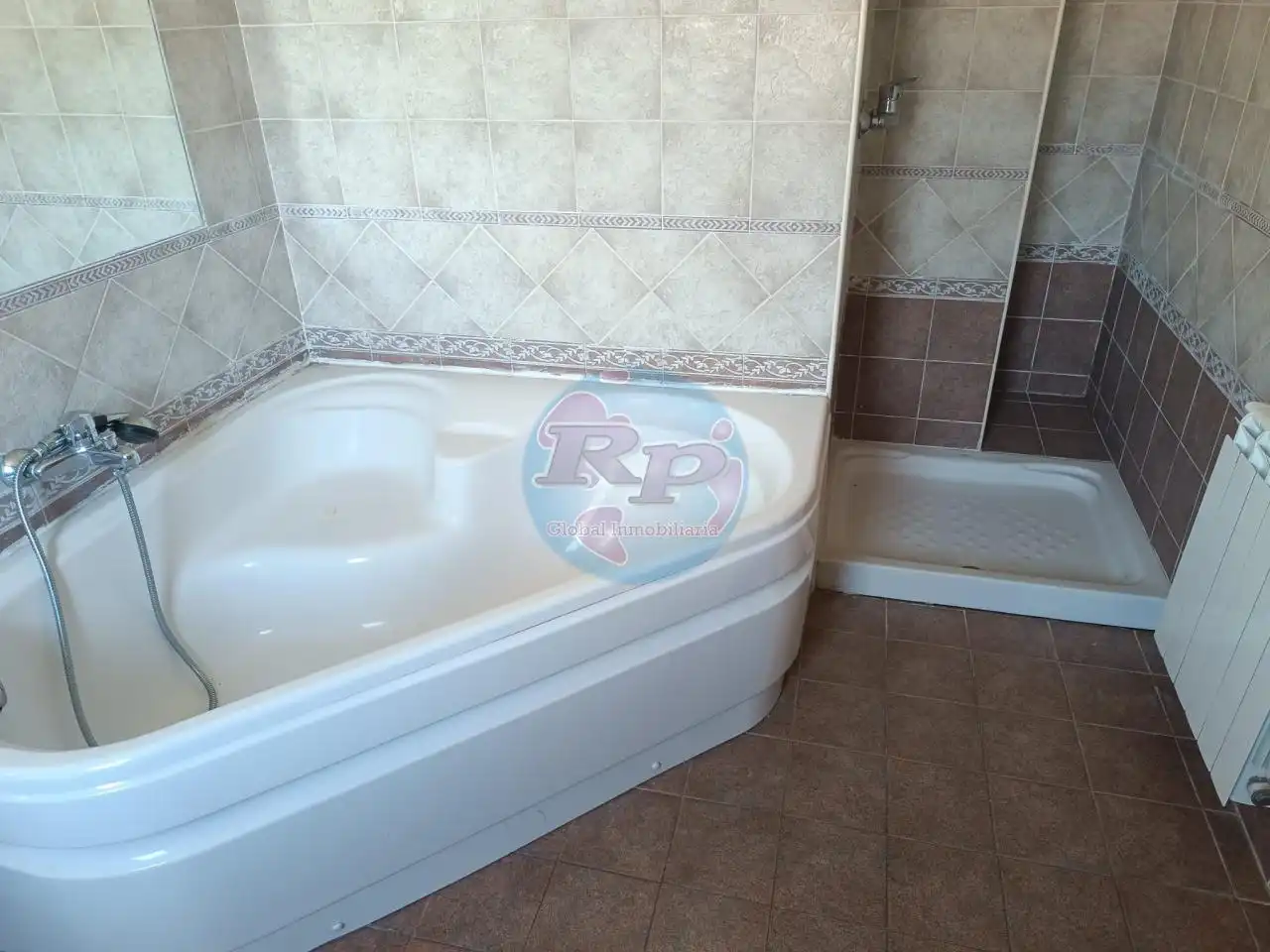 Bany de Casa o xalet en venda en Sariegos amb Calefacció, Jardí privat i Parquet