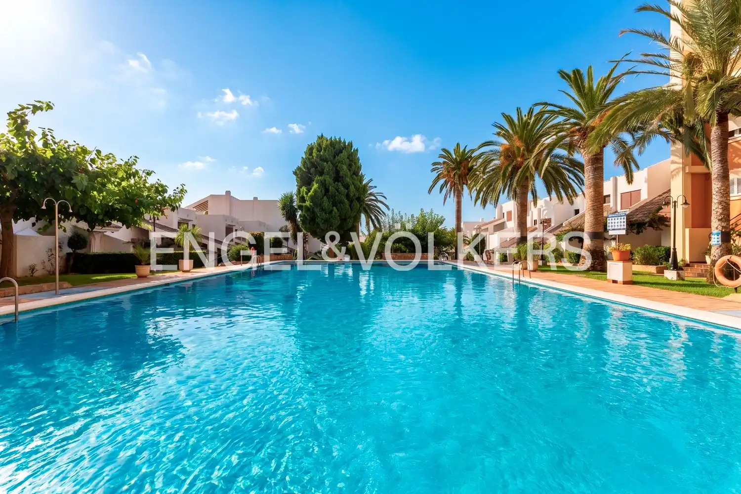 Piscina de Casa adosada en venda en Alcalà de Xivert amb Aire condicionat, Calefacció i Terrassa