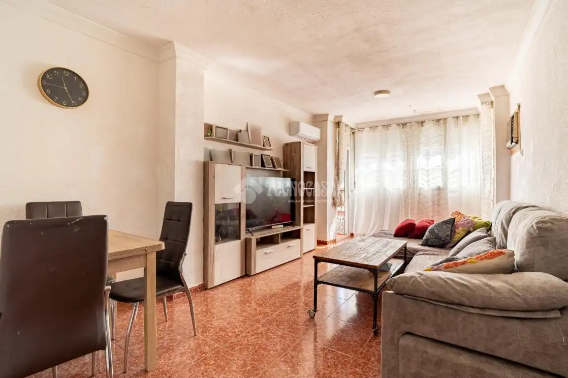 Living room of Flat for sale in Granada  with Air Conditioner, Heating and Terrace