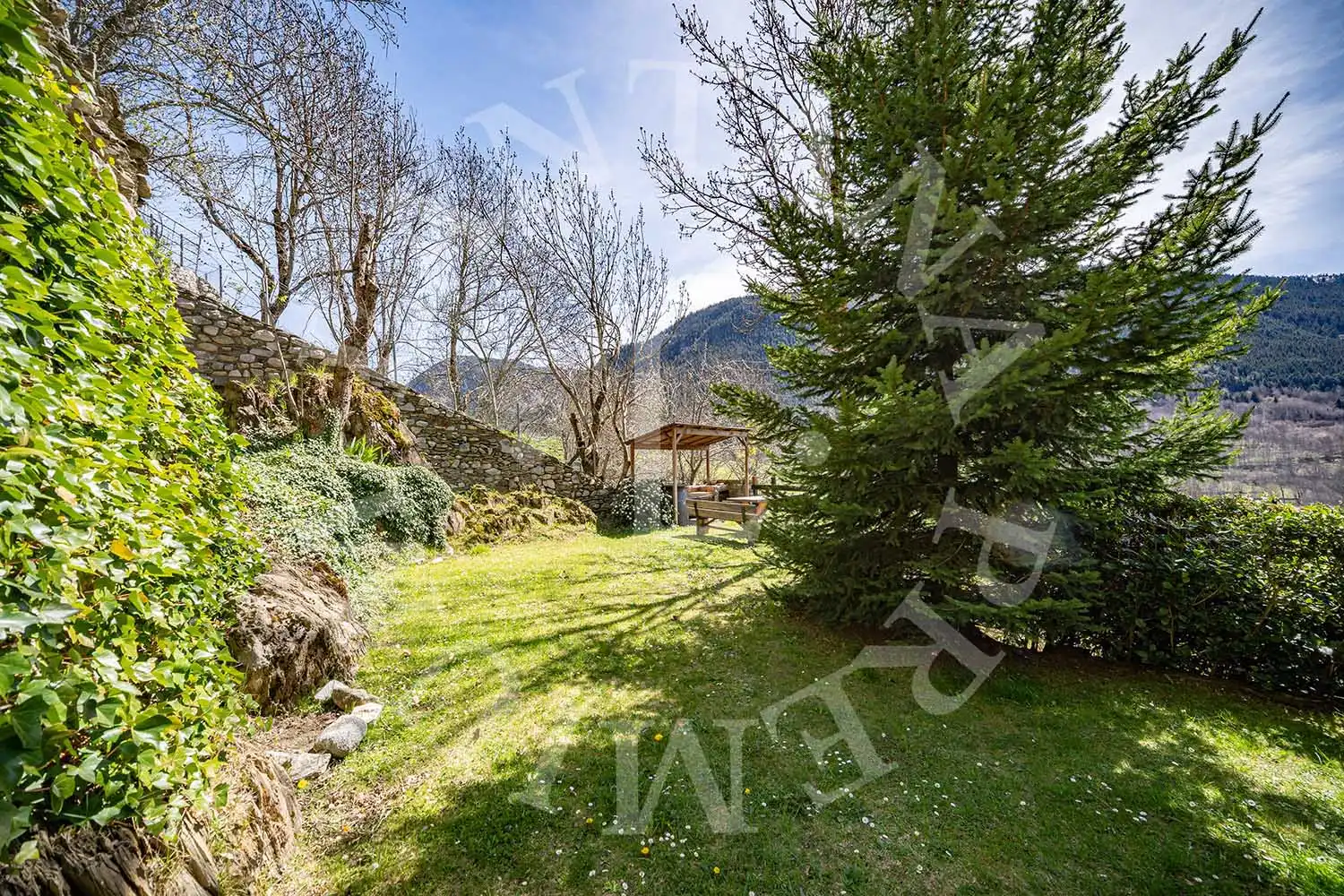Jardín de Casa adosada en venta en Naut Aran con Calefacción, Jardín privado y Parquet