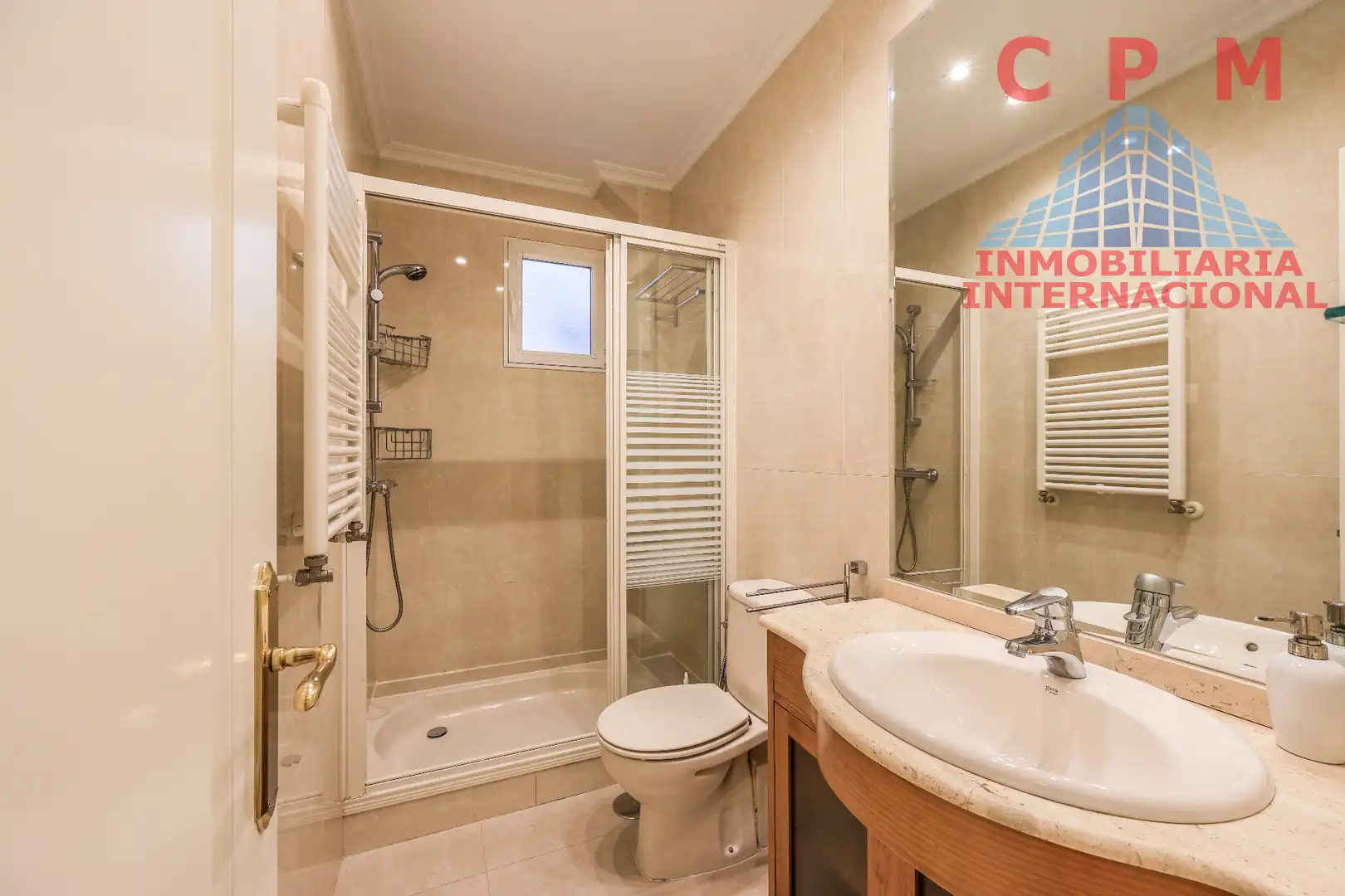Bathroom of Flat for rent in Madrid  with Air Conditioner, Heating and Parquet flooring