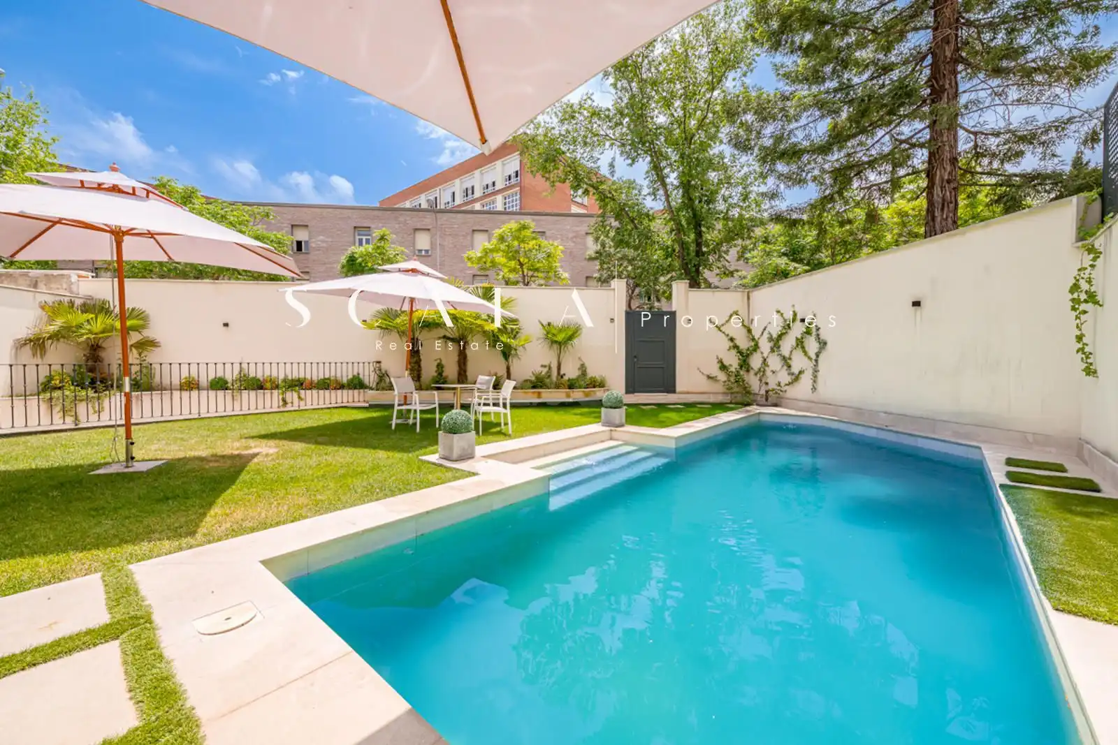 Piscina de Dúplex de lloguer en  Madrid Capital amb Aire condicionat, Calefacció i Jardí privat