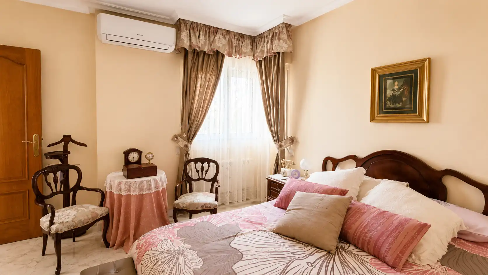 Bedroom of Houses for sale in San Lorenzo de El Escorial  with Air Conditioner, Heating and Private garden