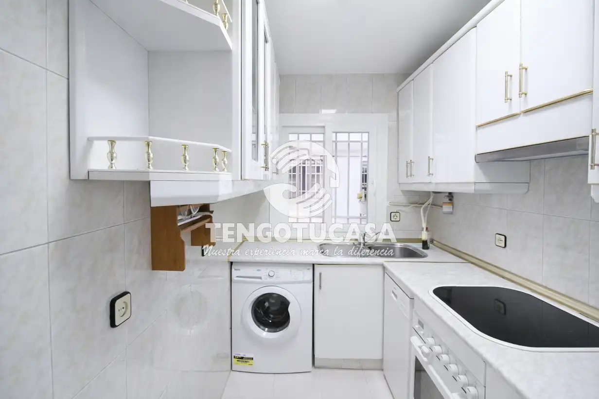 Cocina de Piso de alquiler en Madrid con Calefacción, Horno y Lavadora