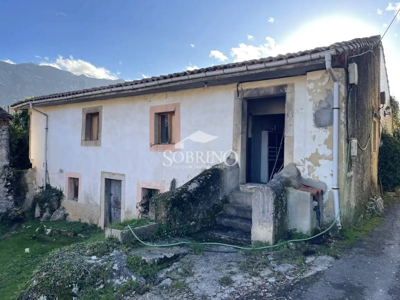 Außenansicht von Haus oder Chalet zum Verkauf in Llanes mit Privatgarten