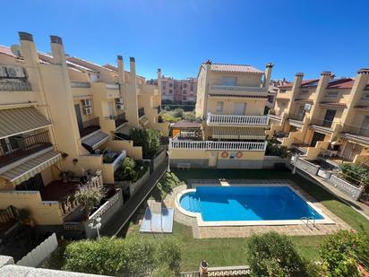 Außenansicht von Einfamilien-Reihenhaus zum verkauf in Torredembarra mit Terrasse und Balkon