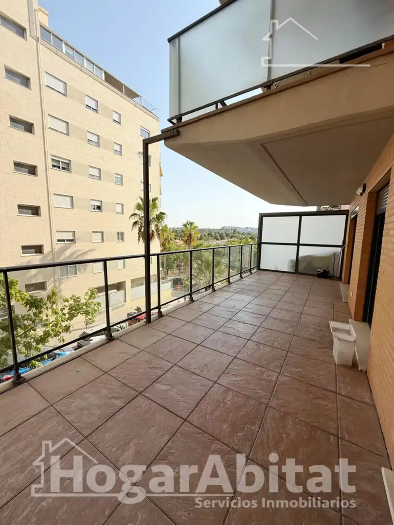 Terrassa de Pis de lloguer en Paterna amb Aire condicionat, Calefacció i Jardí privat