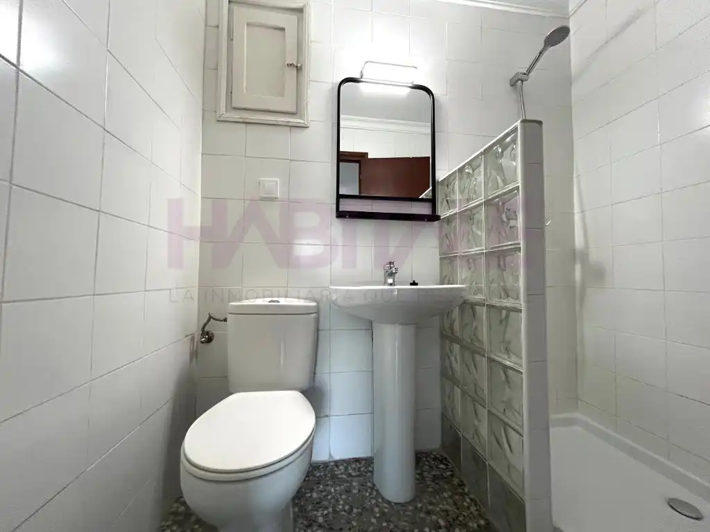 Bathroom of Flat for rent in Valencia  with Furnished