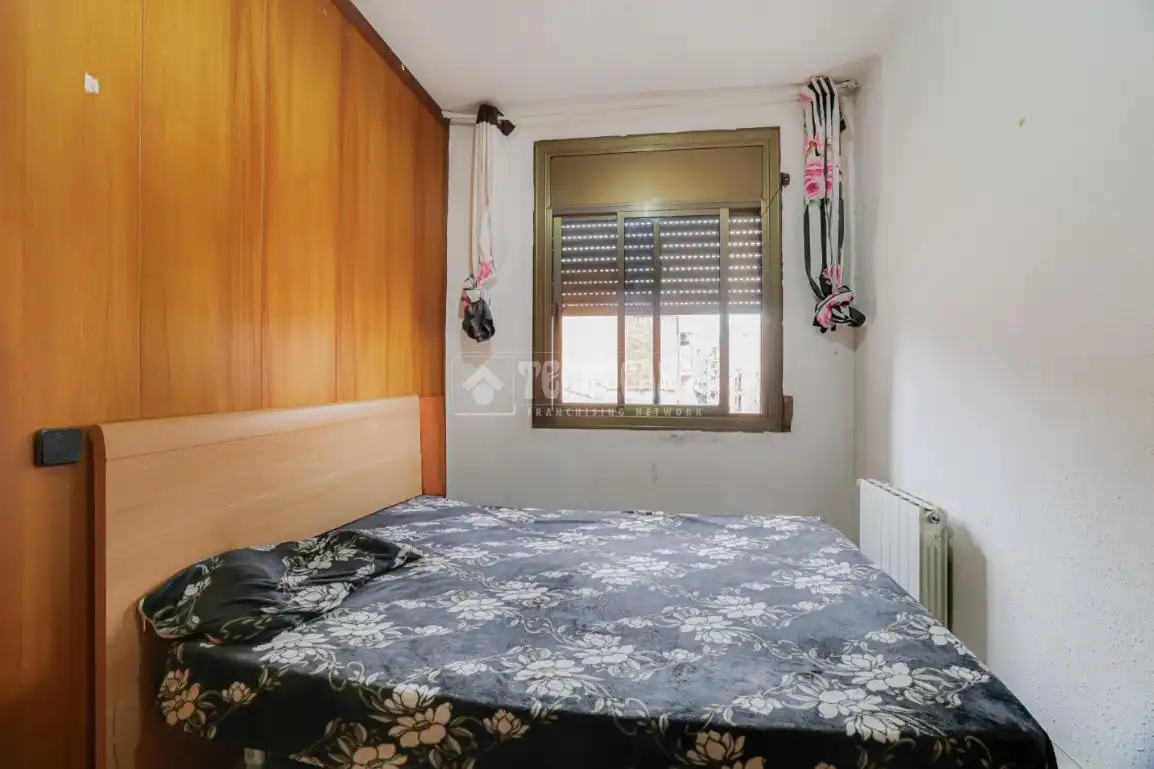 Dormitori de Pis en venda en Sant Boi de Llobregat amb Aire condicionat i Balcó