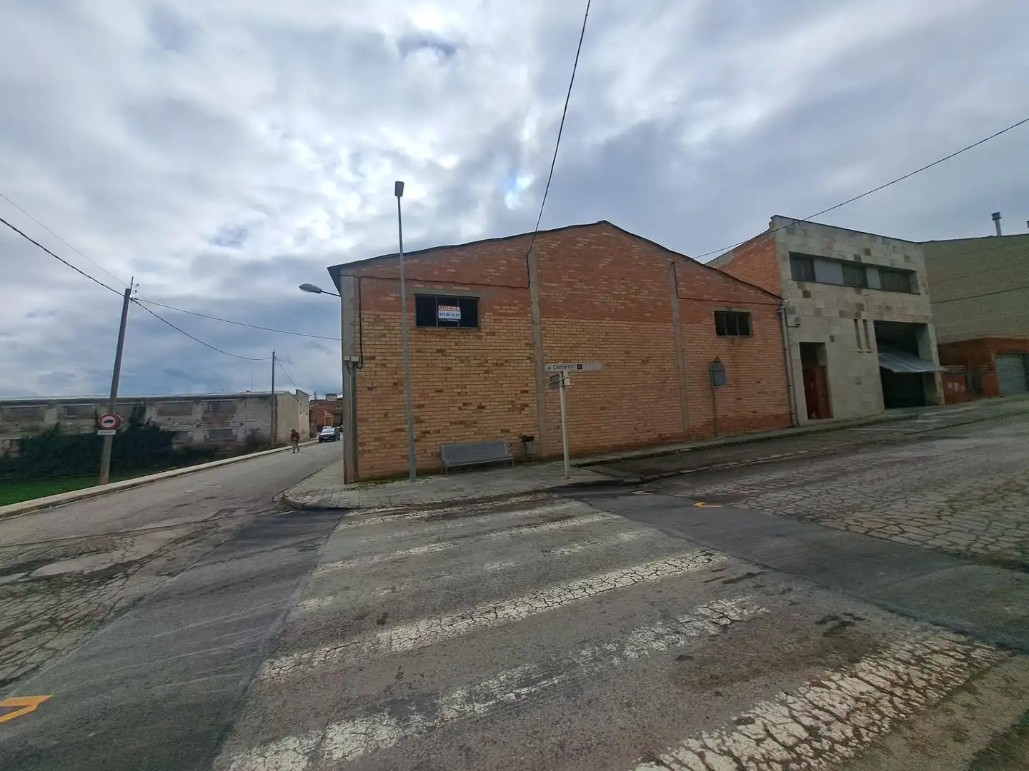 Vista exterior de Nave industrial de alquiler en Torregrossa