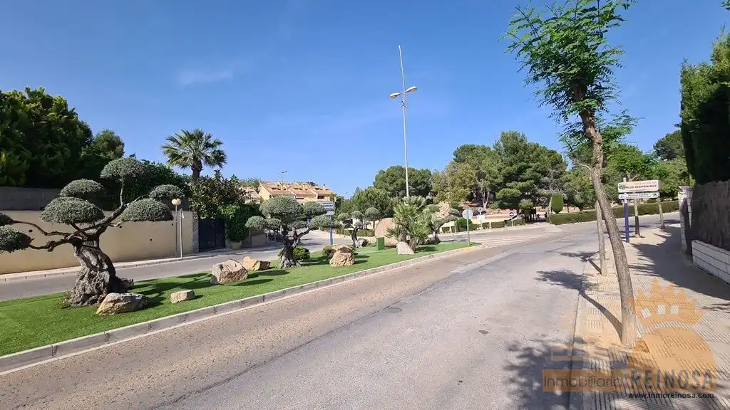 Casa adosada de lloguer a Avenida del Golf, Altorreal - El Chorrico
