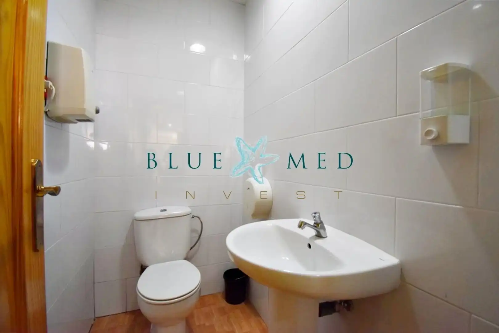 Badezimmer von Geschaftsraum zum Verkauf in Mazarrón mit Klimaanlage