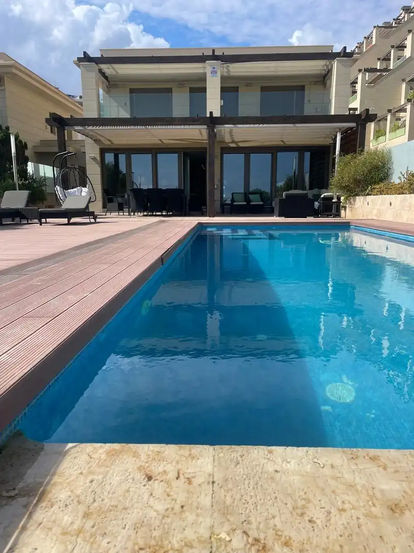 Schwimmbecken von Haus oder Chalet zur Miete in Elche / Elx mit Klimaanlage, Heizung und Privatgarten