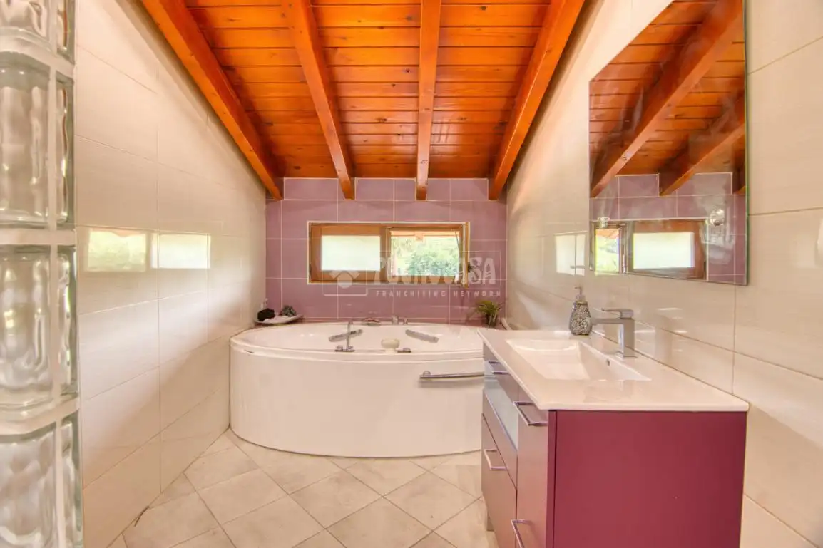 Bathroom of Houses for sale in Polanco  with Swimming Pool