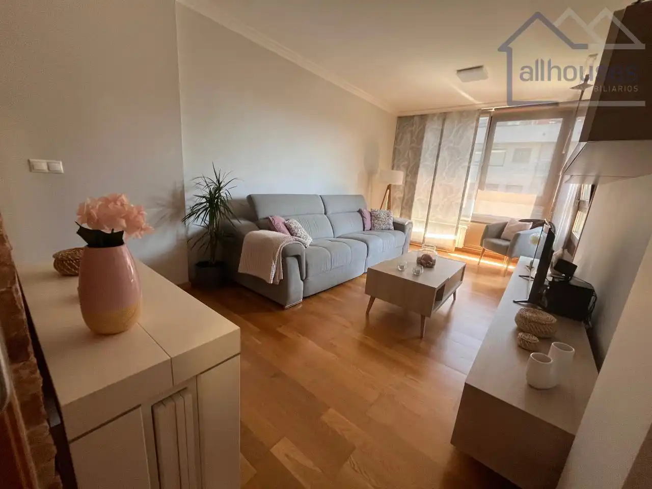 Sala de estar de Apartamento en venta en Vigo  con Calefacción, Piscina y Amueblado