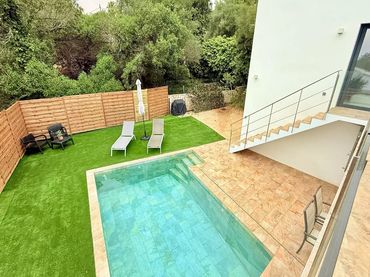 Casa amb piscina en venda a Calle Navarra 33