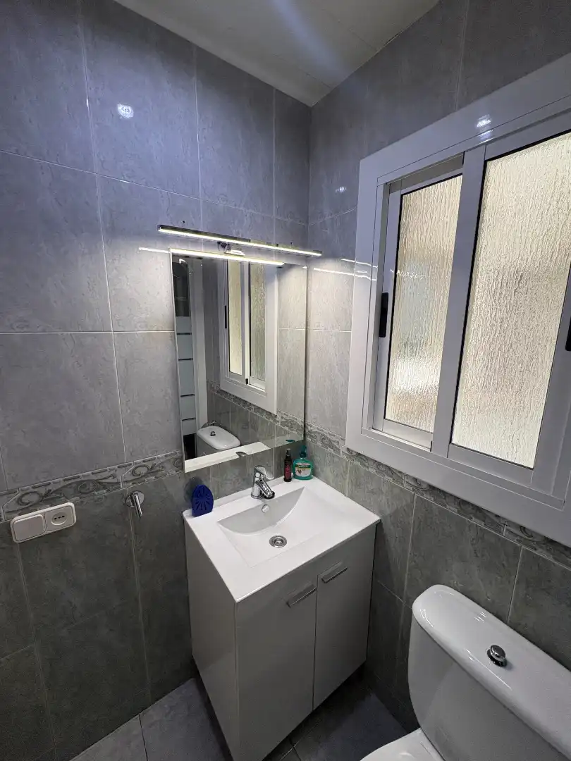 Badezimmer von Wohnung zum Verkauf in Badalona mit Balkon