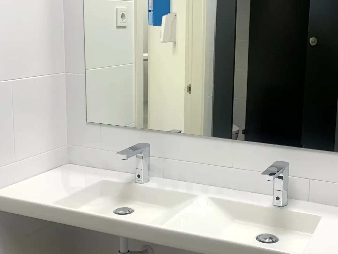 Baño de Nave industrial de alquiler en Parets del Vallès