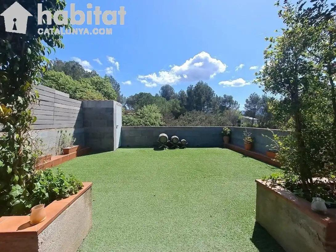 Jardí de Casa o xalet en venda en Sant Esteve Sesrovires amb Aire condicionat, Jardí privat i Terrassa
