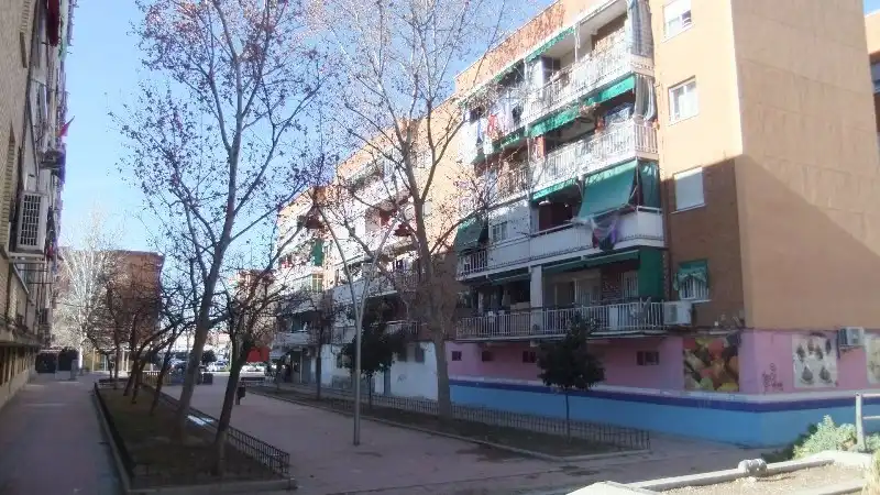 Vista exterior de Piso en venta en Parla