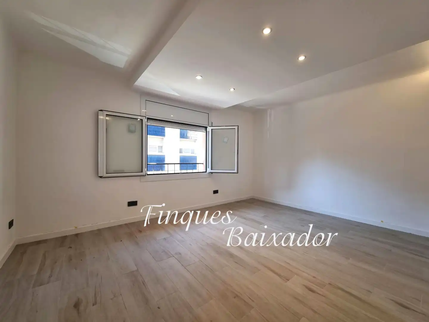 Flat for sale in Carrer de Vicenta Escoda, imagen 4