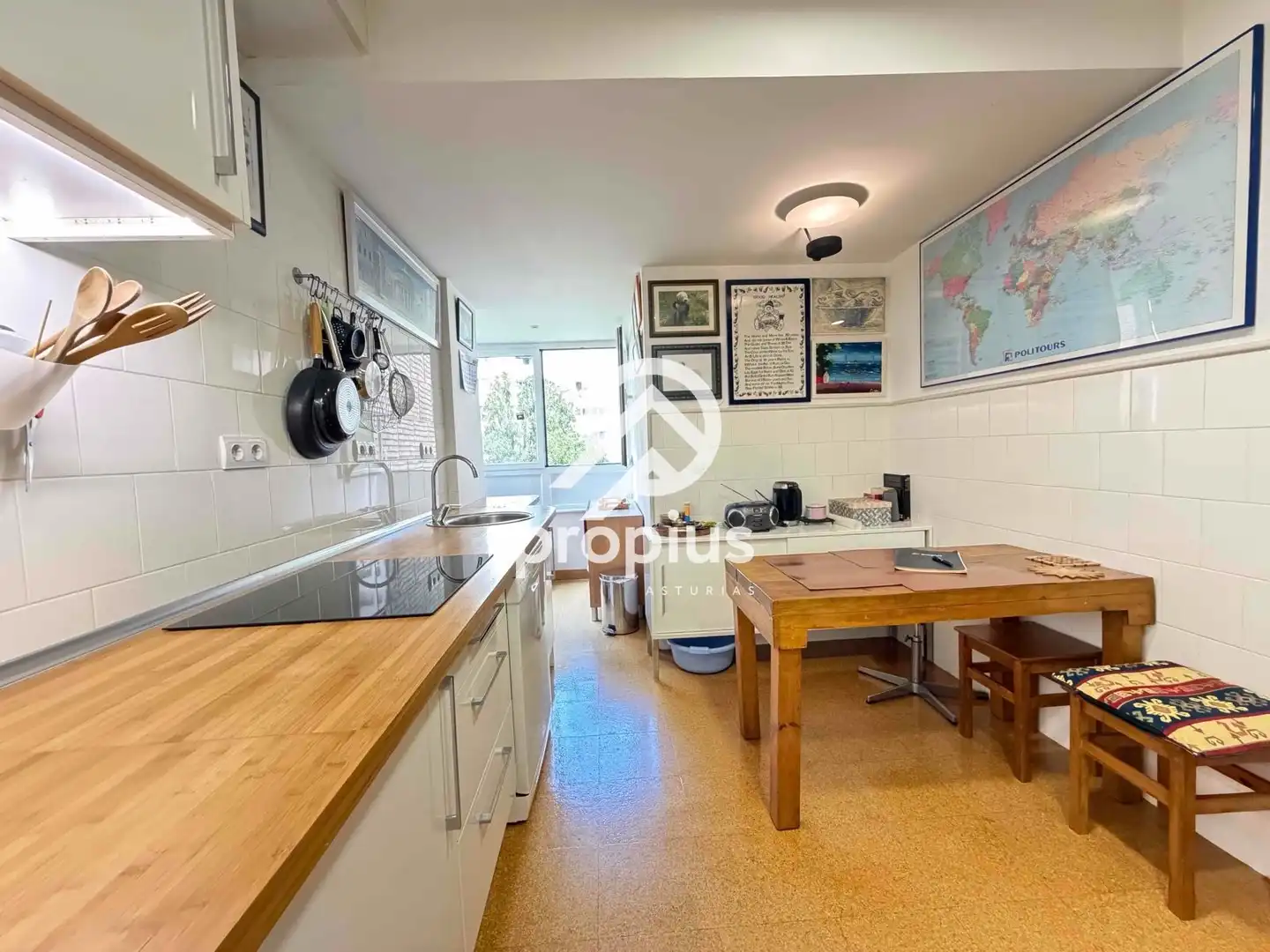 Kitchen of Flat for sale in Oviedo   with Heating, Parquet flooring and Oven