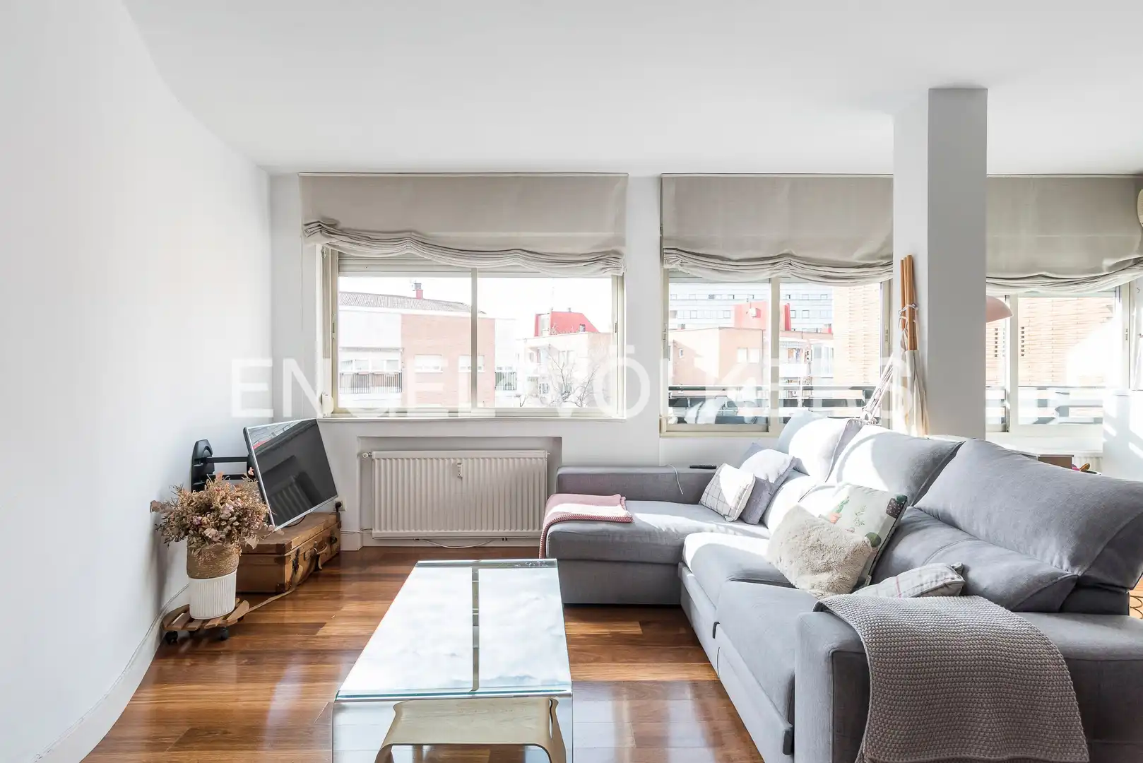 Living room of Flat for sale in Madrid  with Air Conditioner, Heating and Parquet flooring