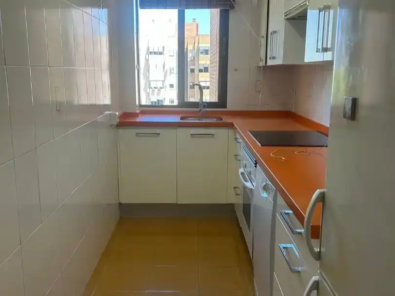 Cuina de Pis en venda en Sevilla amb Aire condicionat i Moblat