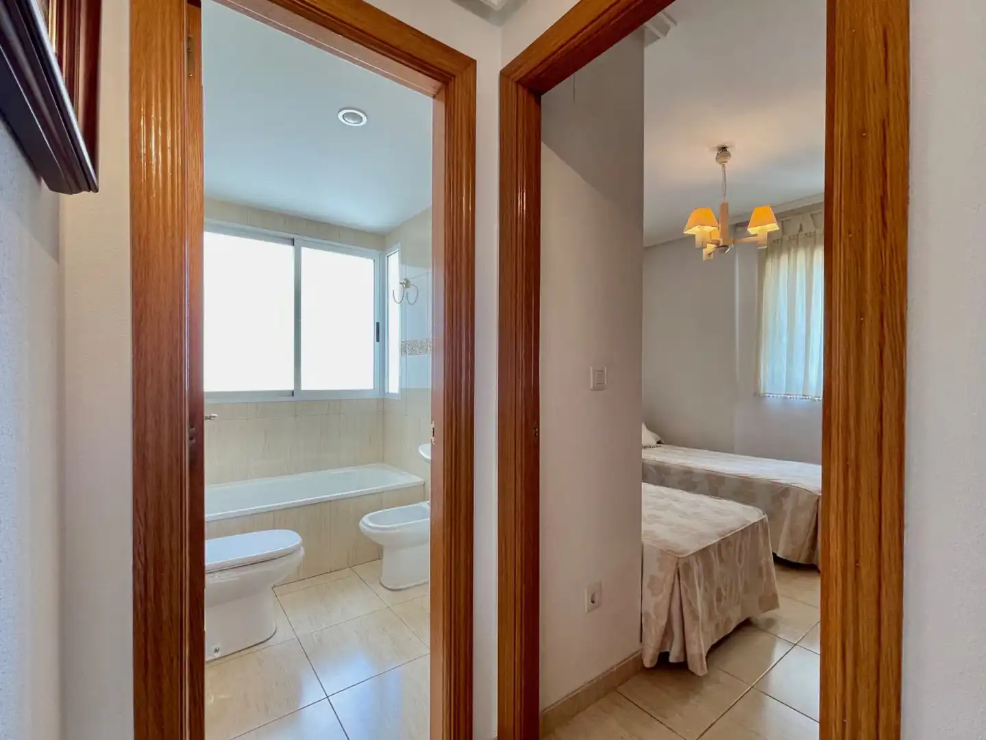 Badezimmer von Wohnung zum Verkauf in Alicante / Alacant mit Klimaanlage, Heizung und Terrasse