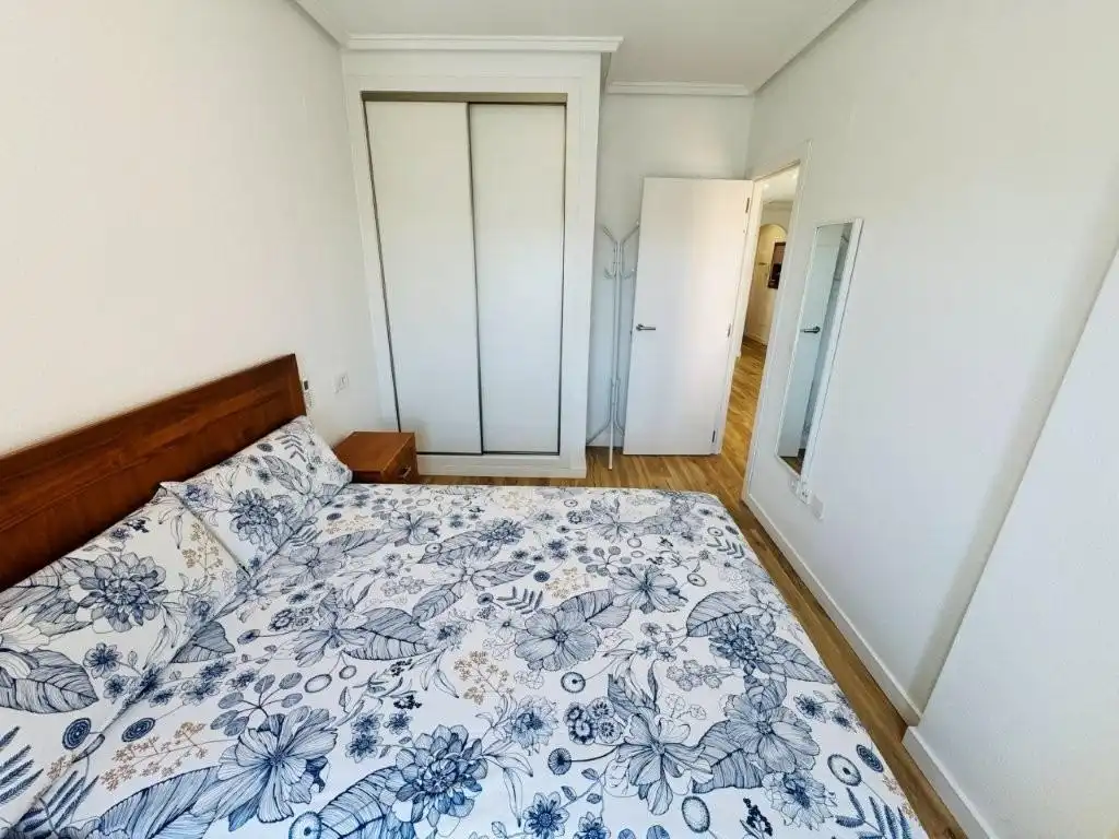 Dormitori de Apartament en venda en Guardamar del Segura amb Aire condicionat, Moblat i Balcó