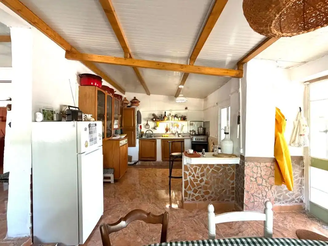 Casa rústica amb terrassa en venda a Plaça Diseminados
