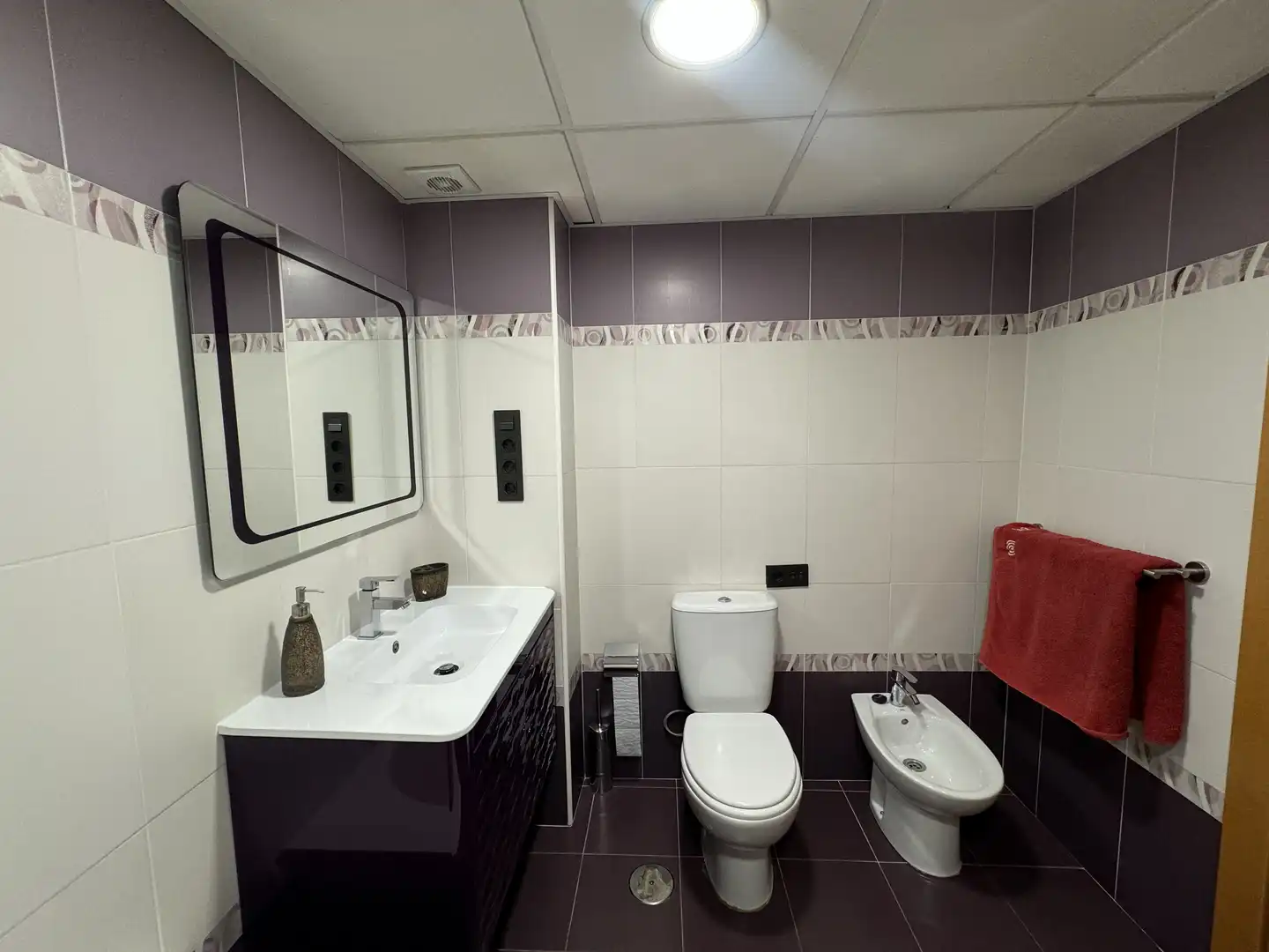 Room in Avenida Nehemias, Santa Cristina - San Rafael