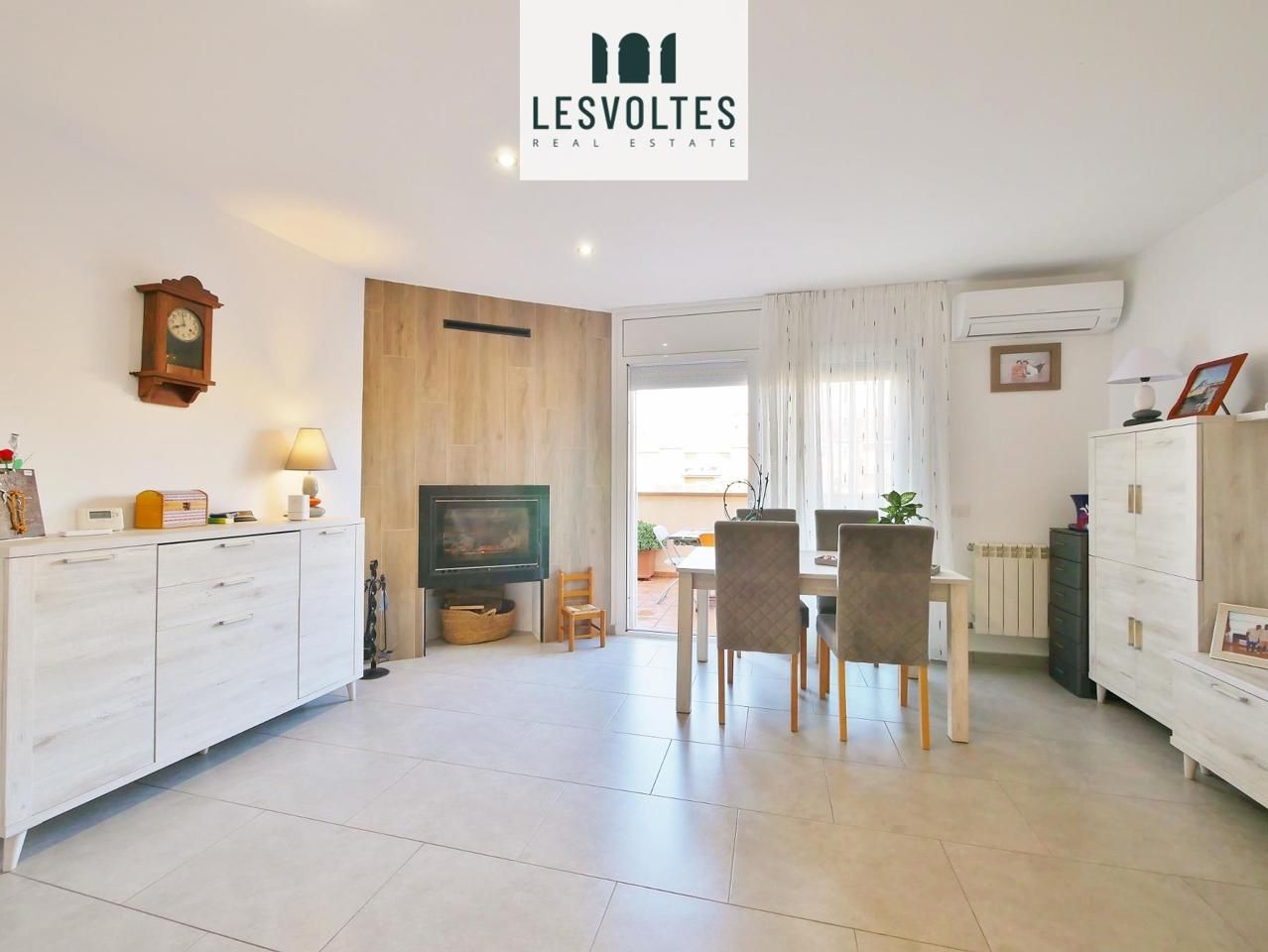 Living room of Flat for sale in Palafrugell  with Air Conditioner, Heating and Parquet flooring