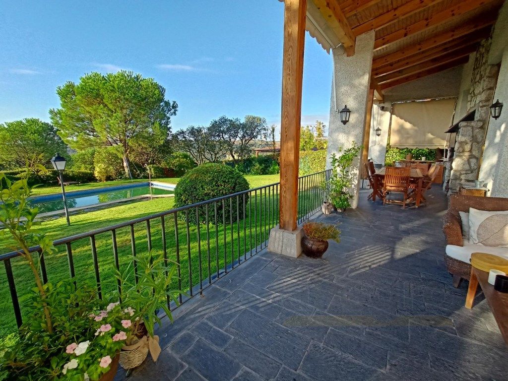 Houses for sale in Salud y Alegría - El Lago, Los Peñascales