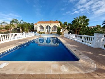 Casa rústica amb piscina en venda a Tébar - Los Arejos