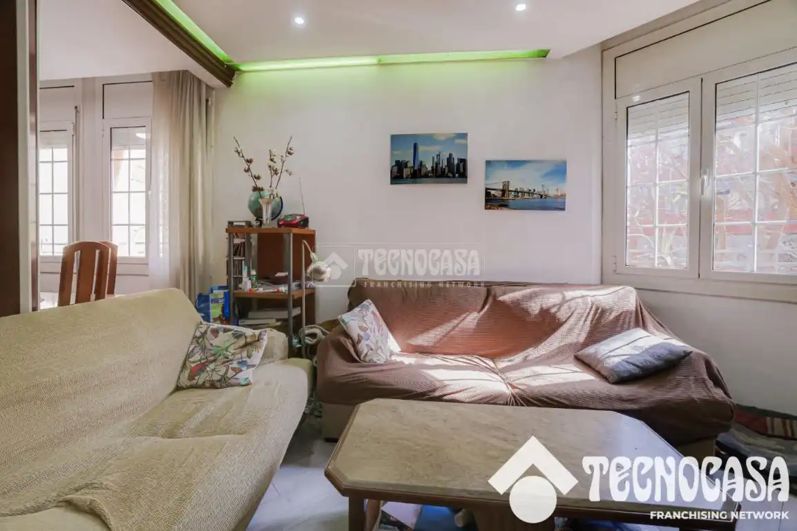 Sala d'estar de Pis en venda en Barcelona amb Aire condicionat