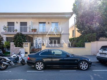 House with balcony for sale in Brugent