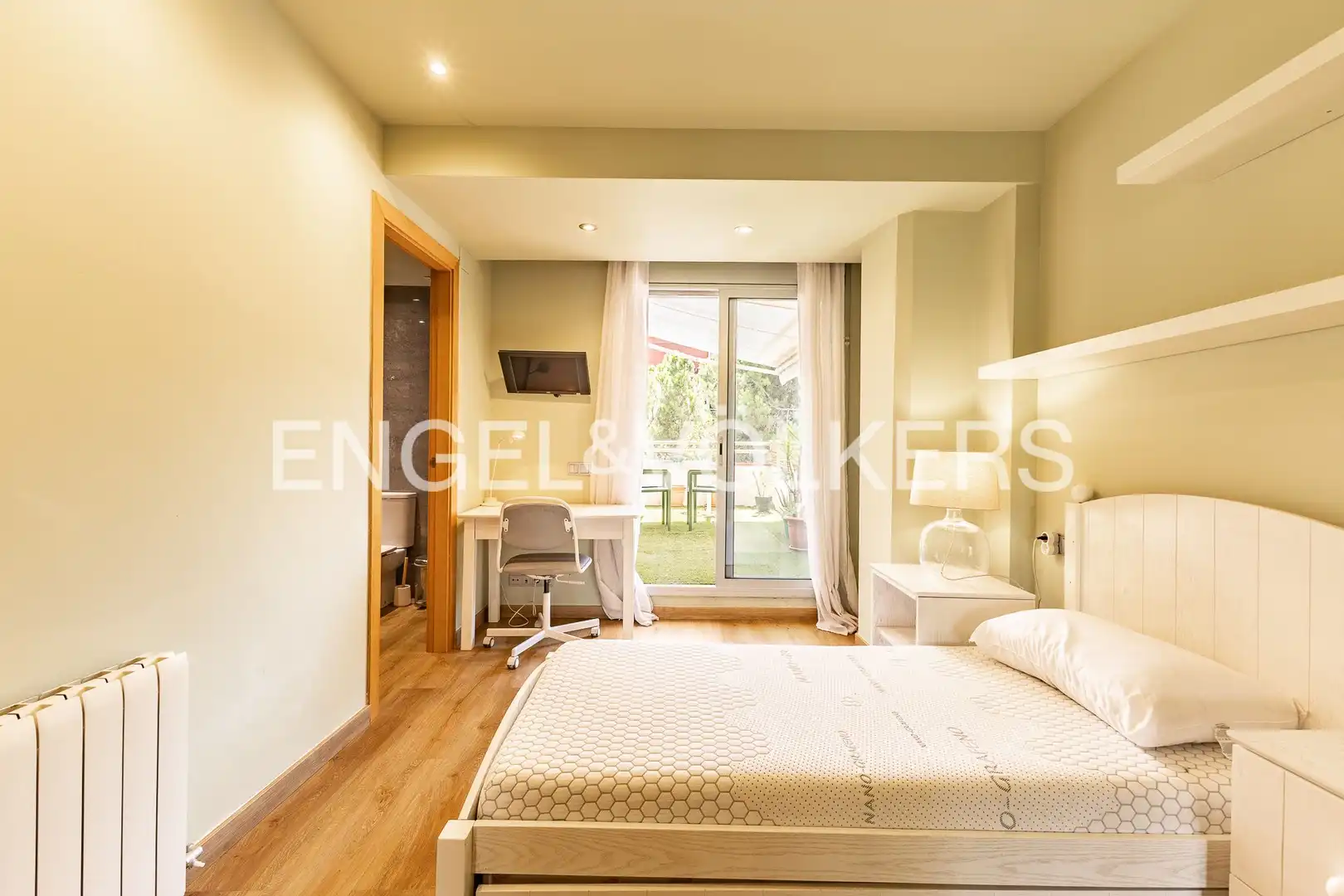 Bedroom of Flat for rent in Barcelona  with Air Conditioner, Heating and Terrace