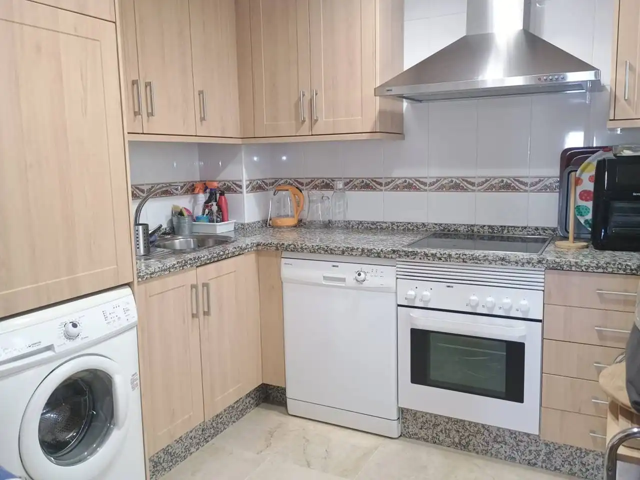 Cocina de Apartamento de alquiler en Benalmádena con Aire acondicionado, Terraza y Amueblado