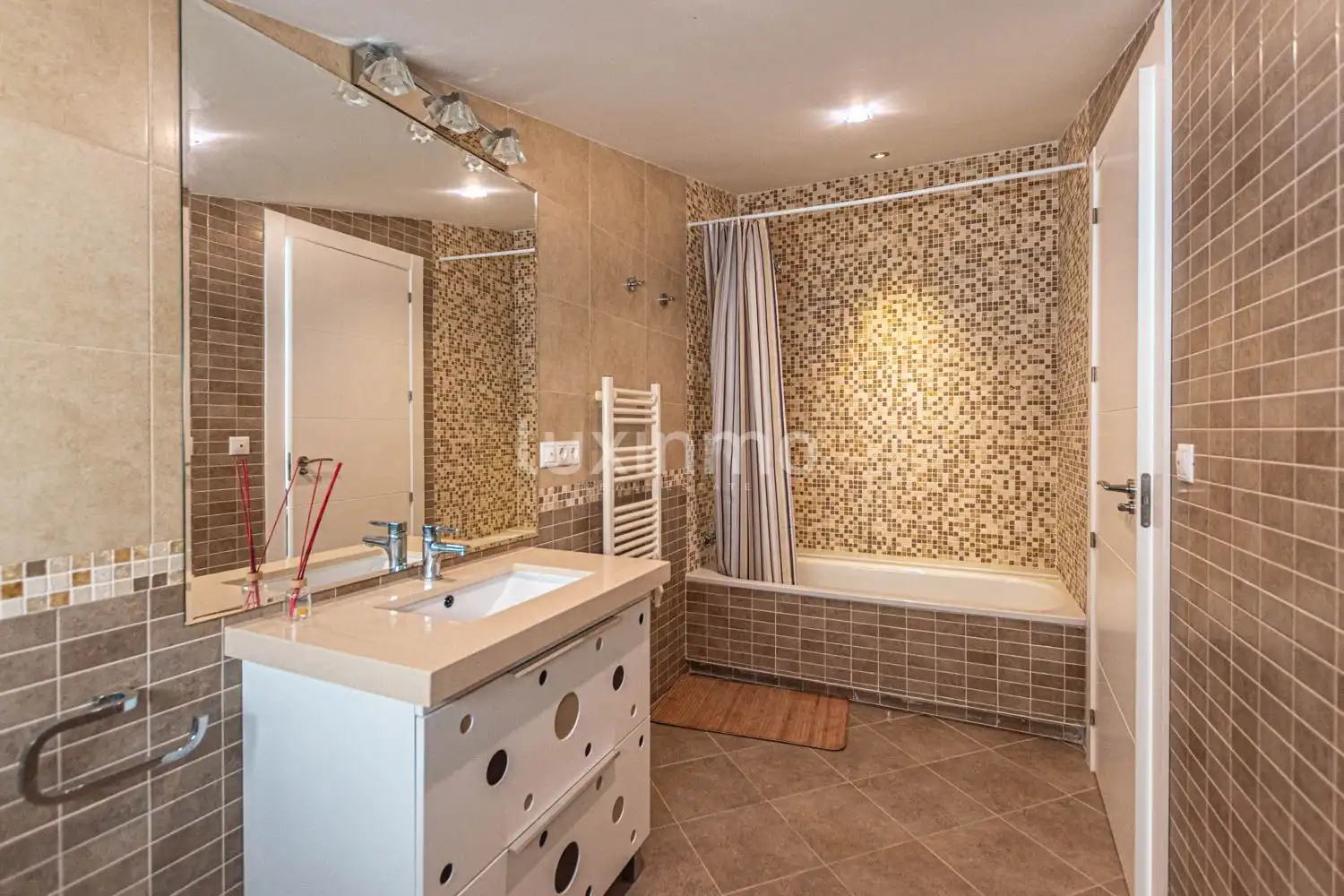 Badezimmer von Dachboden zum Verkauf in Altea mit Klimaanlage, Heizung und Privatgarten