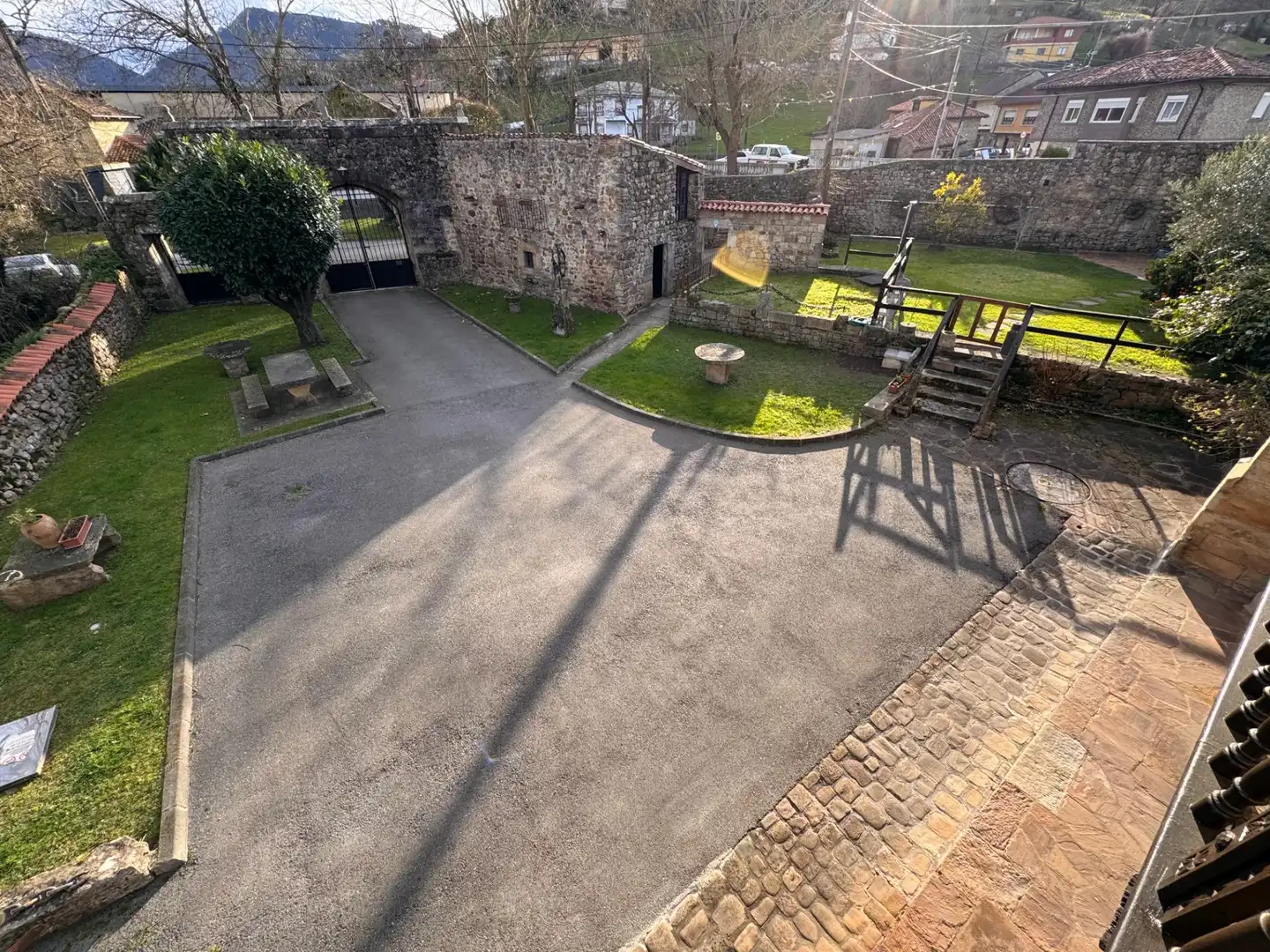 Parking de Casa o chalet en venta en Los Corrales de Buelna  con Calefacción, Jardín privado y Terraza