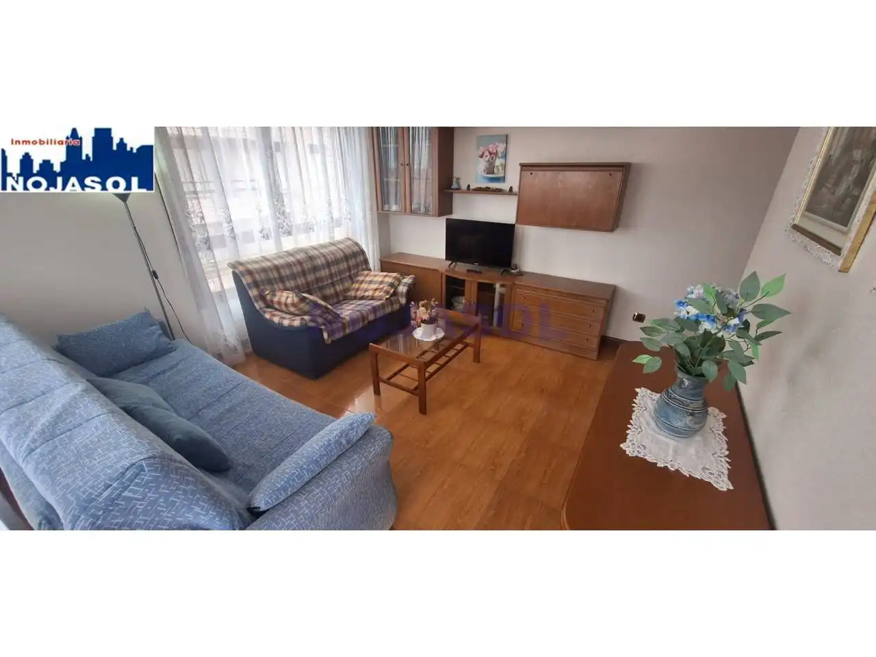 Sala d'estar de Apartament de lloguer en Noja amb Calefacció, Terrassa i Moblat