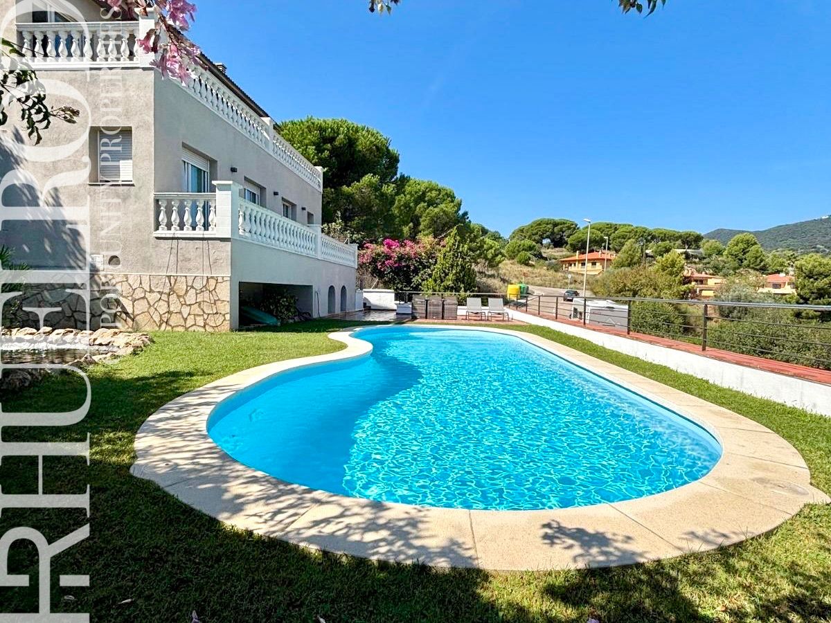 Jardí de Casa o xalet en venda en Calella amb Aire condicionat, Calefacció i Jardí privat