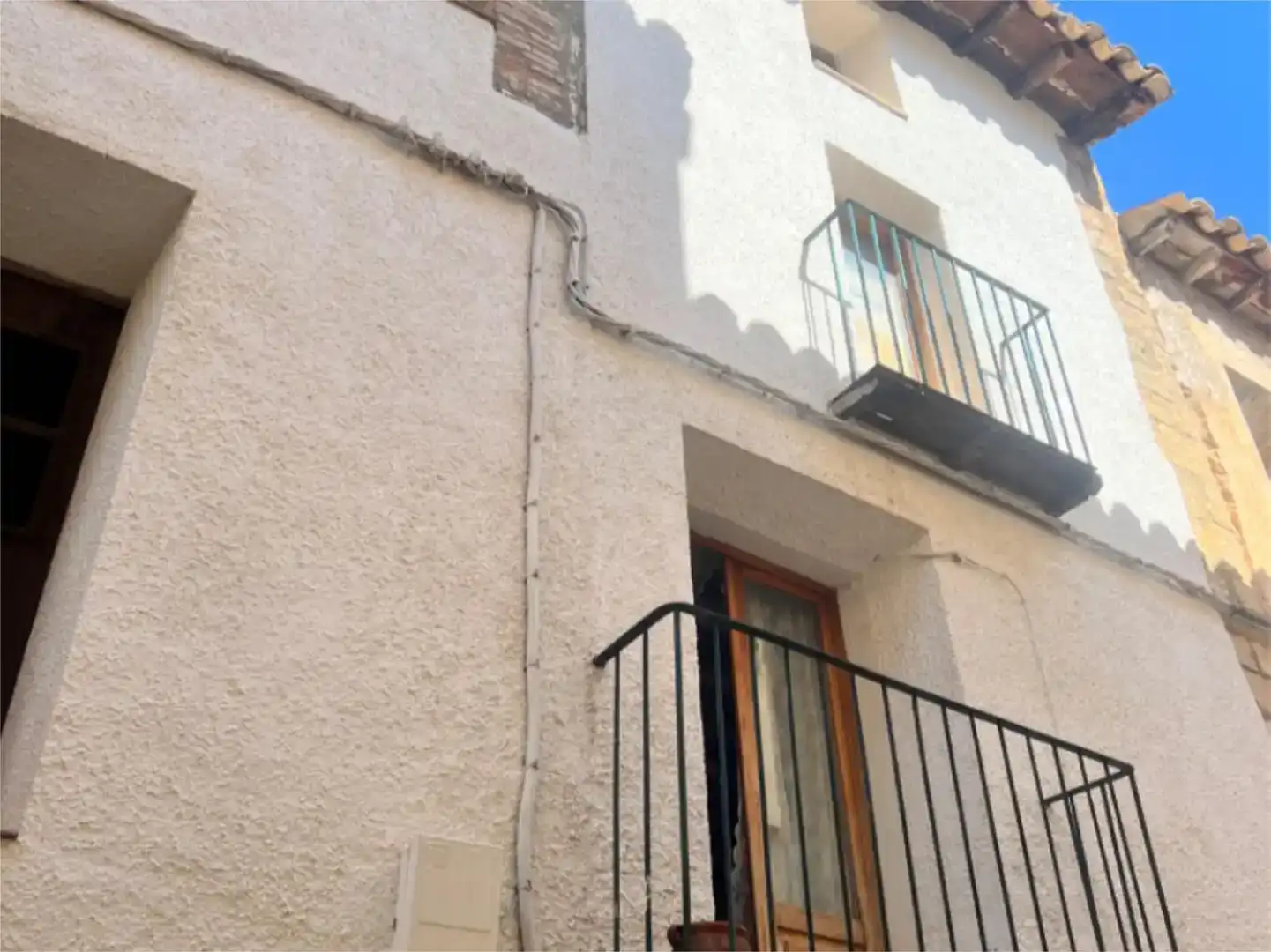 Vista exterior de Casa adosada en venda en Belmonte de San José amb Parquet, Traster i Moblat