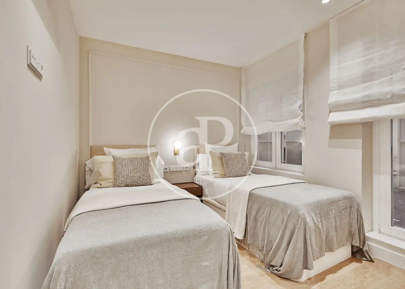 Bedroom of Flat for sale in Madrid  with Air Conditioner, Heating and Furnished