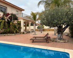 Vista exterior de Casa o xalet de lloguer en L'Eliana amb Aire condicionat, Calefacció i Jardí privat